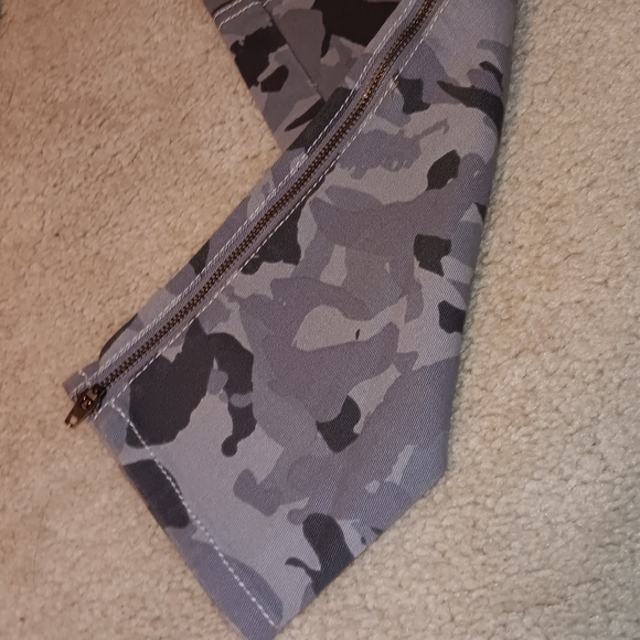 DKNY Jeans Ludlow Skinny Cargo Grey Camo Size 2 NWT - Picture 4 of 10